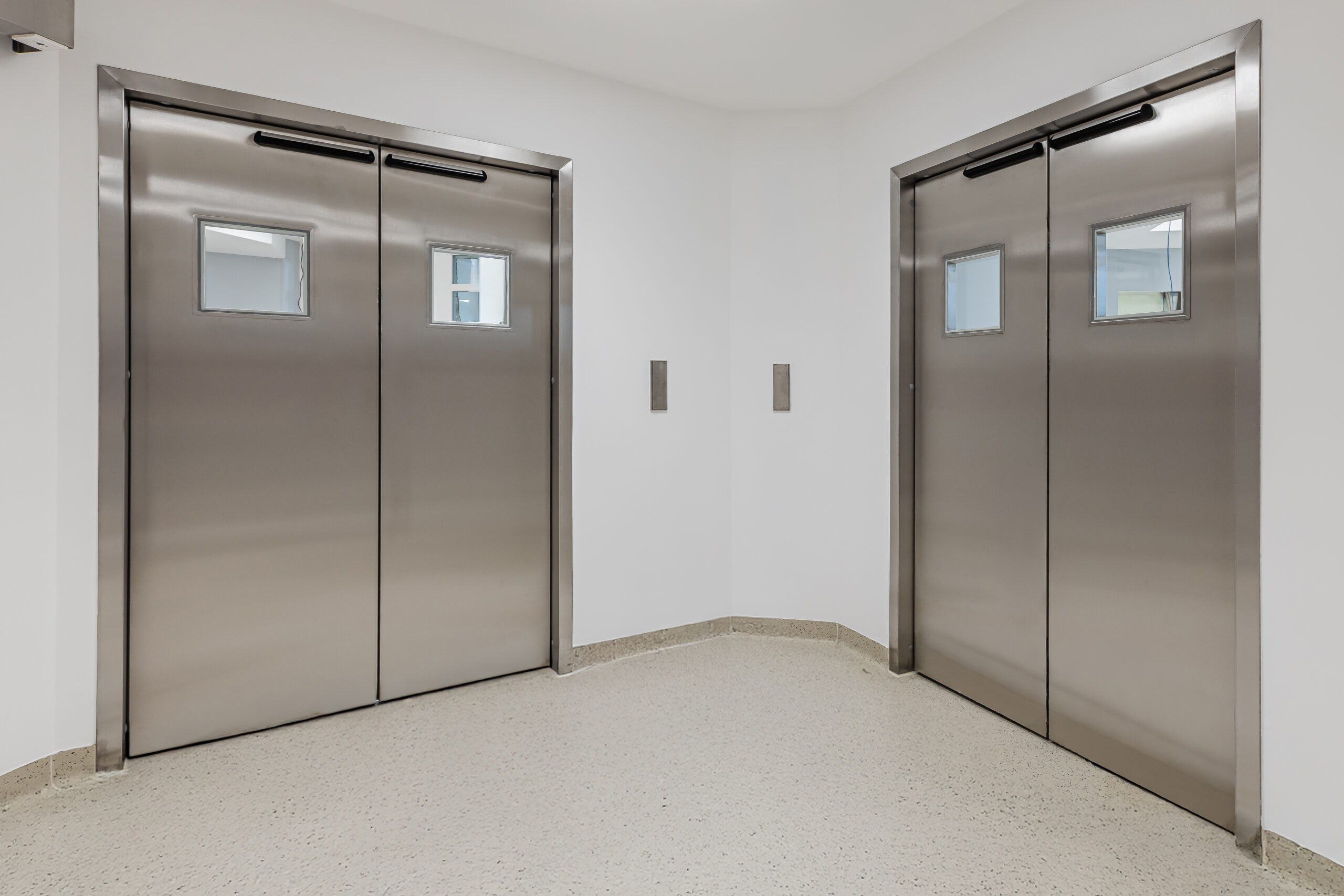 Edelstahltür in Betriebsumgebung