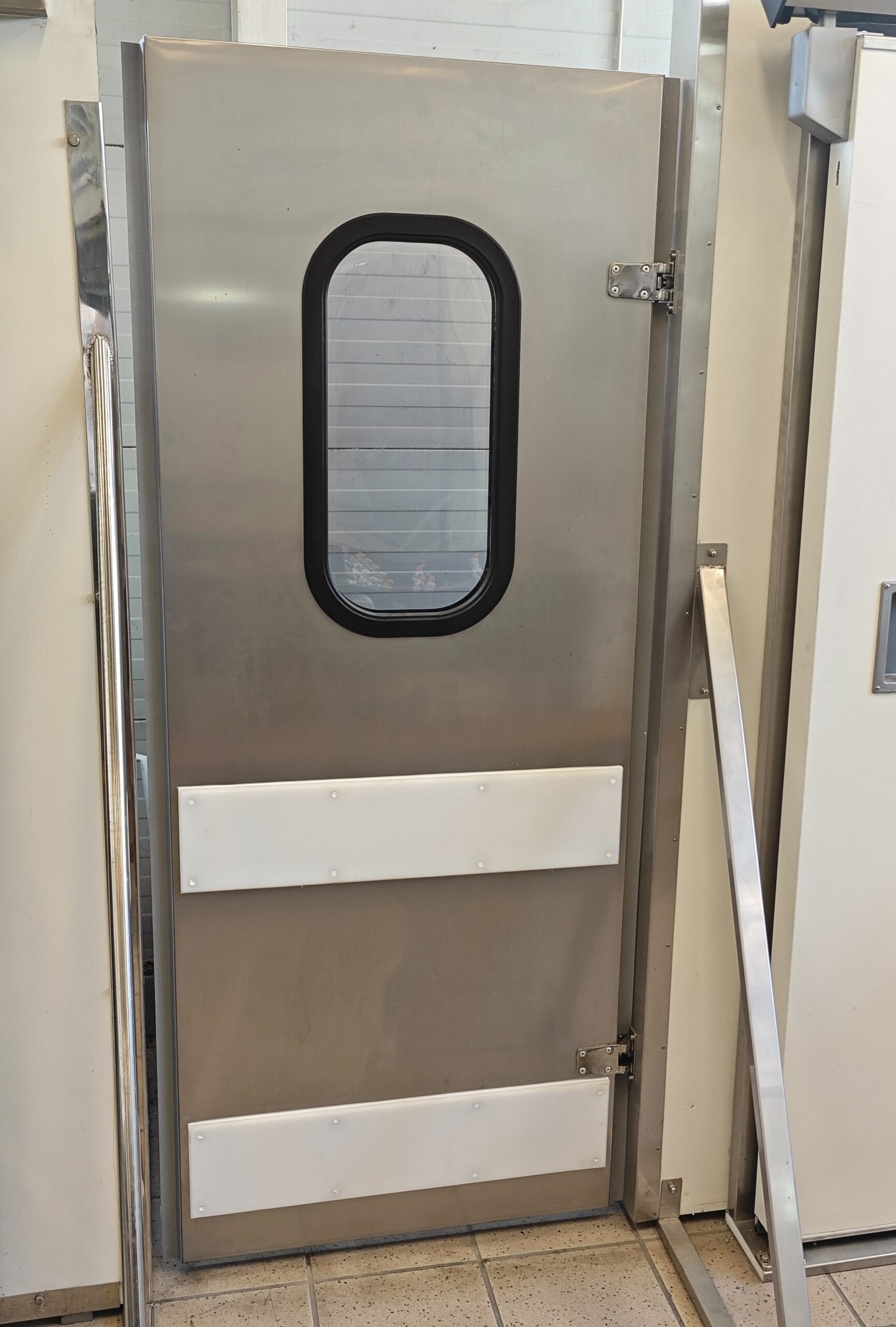 Einflügelige Pendeltür