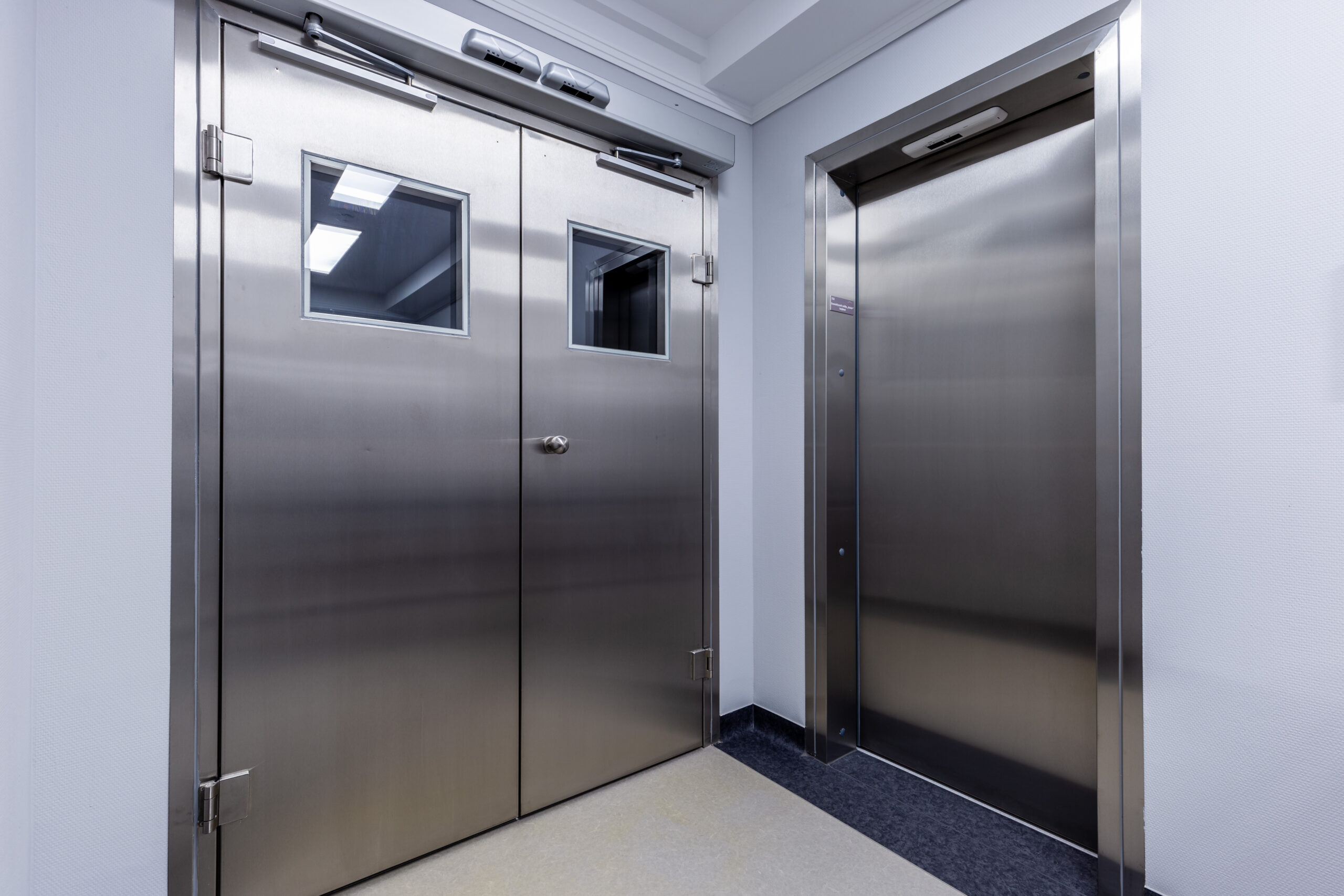 Kültéri hőszigetelt inox ajtó